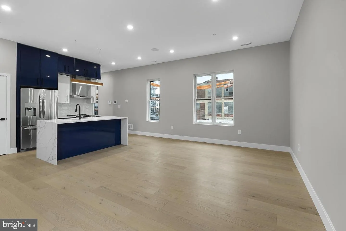 2 bed, 2.5 bath, 5728 sqft, $3,100 — Photo 2
