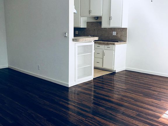 3rd image of 10920 National Blvd APT 04