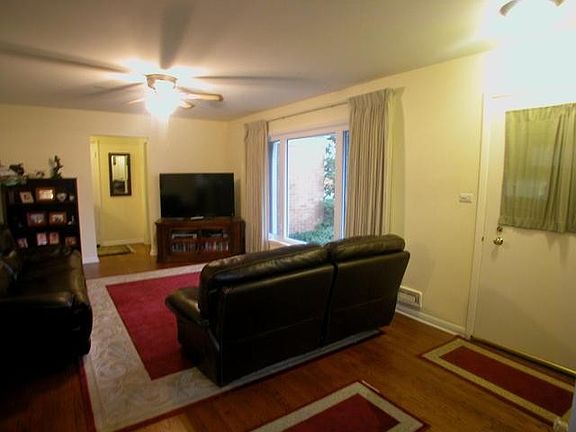5th image of 1835 Lee St