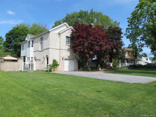 6 Naybor Avenue, Medford, NY 11763