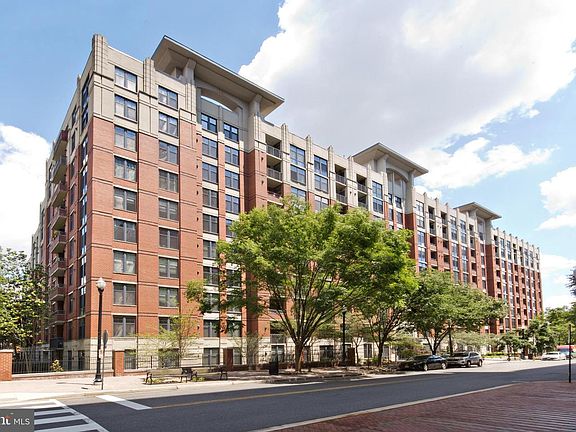 3rd image of 1021 N Garfield St APT 242