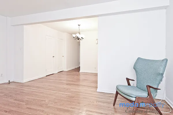 Sold by Moda Realty | media 31