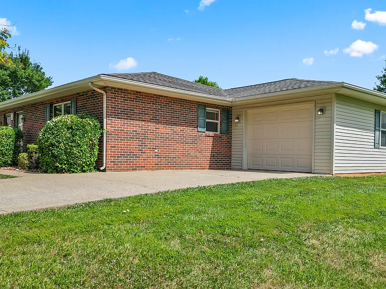 1405 Wilshire Cir — Photo 20