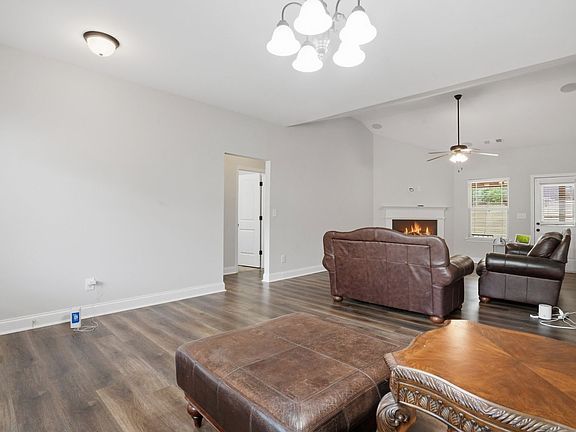 4th image of 612 Stevens Pl