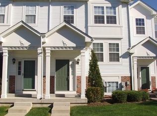 424 Holiday Ln, Hainesville, IL 60073