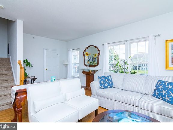 3rd image of 23 Pier Point Dr