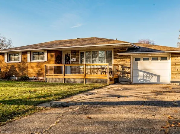 7 Prince Charles Dr, Saint Catharines, ON L2N 3Y4