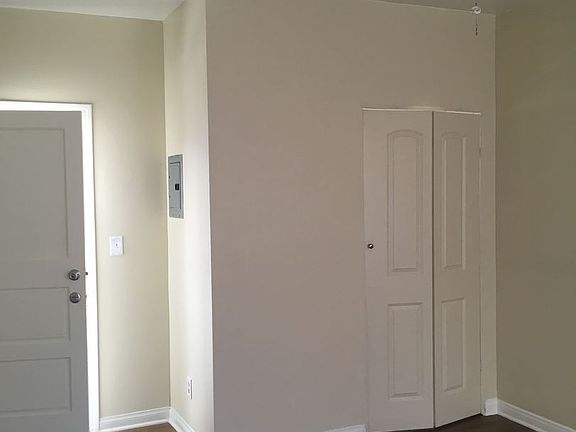 2nd image of 526 Magnolia Ave APT 06