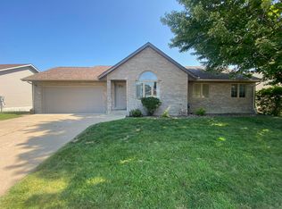 4518 Camelot Dr, Dubuque, IA 52002