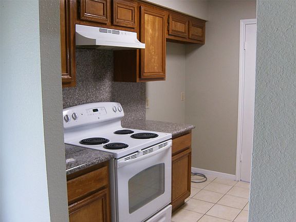 4th image of 1714 Rebecca Ln