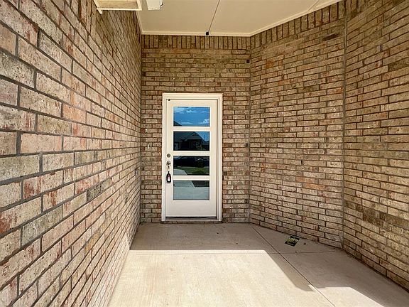 2nd image of 3324 Lola Ct