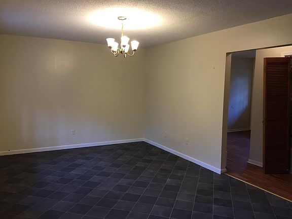600C Trakas Living Room