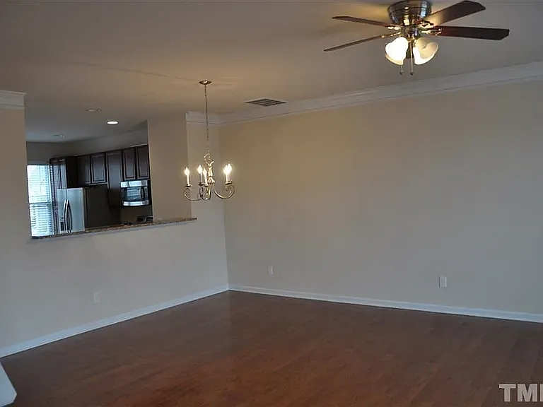 4 bed, 1945 sqft, $1,950 — Photo 2