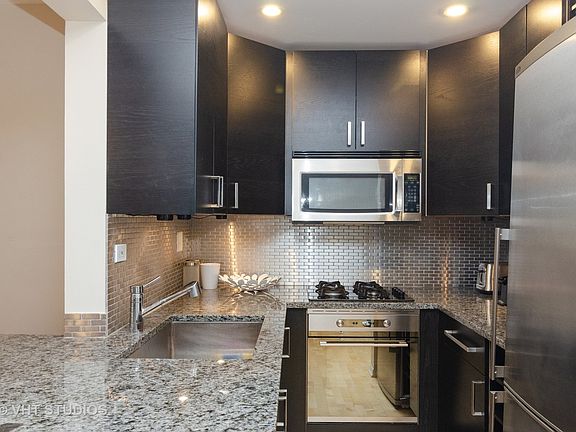 5th image of 455 W Saint James Pl APT 205