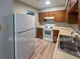 1947 S Ingram Mill Rd #E8, Springfield, MO 65804