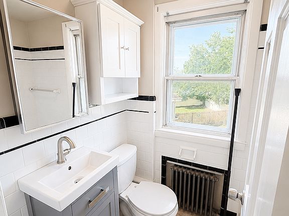 5th image of 406 Admiral St #3