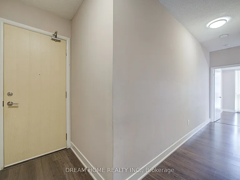 30 Roehampton Ave #2902 — Photo 8