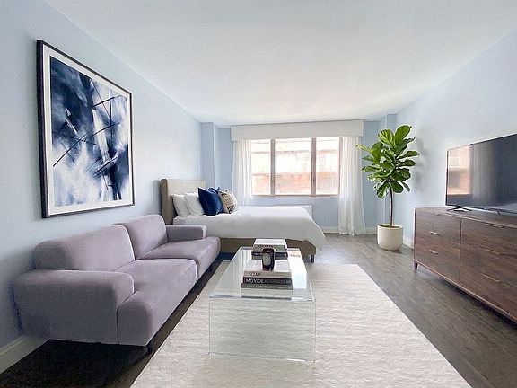2nd image of 350 W 50th St APT 4RR
