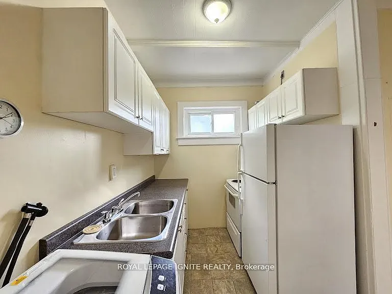 27 King Ave E #2 — Photo 5