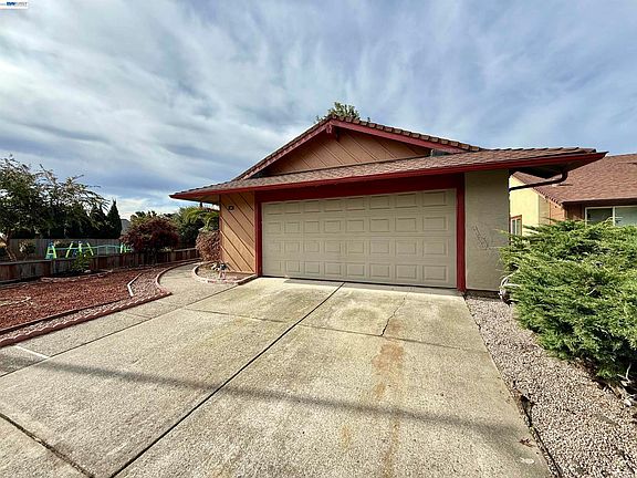 2nd image of 797 Coral Ridge Cir