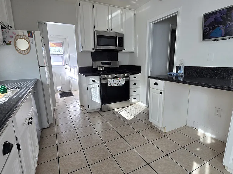 6263 N Traymore Ave — Photo 5