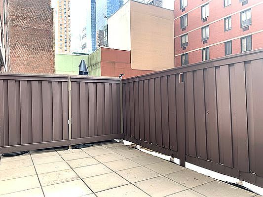 4th image of 520 W 43rd St #M2