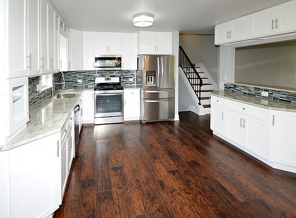 5th image of 7612 Brookside Dr