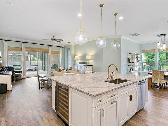 5th image of 79 Willow Park Way