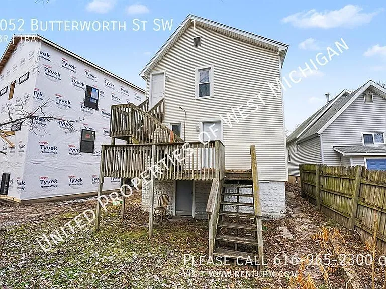 1052 Butterworth St SW #1 — Photo 15