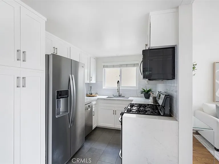 1059 Miramar St — Photo 9