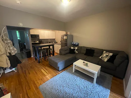 Rented by Delmark Realty LLC | media 18