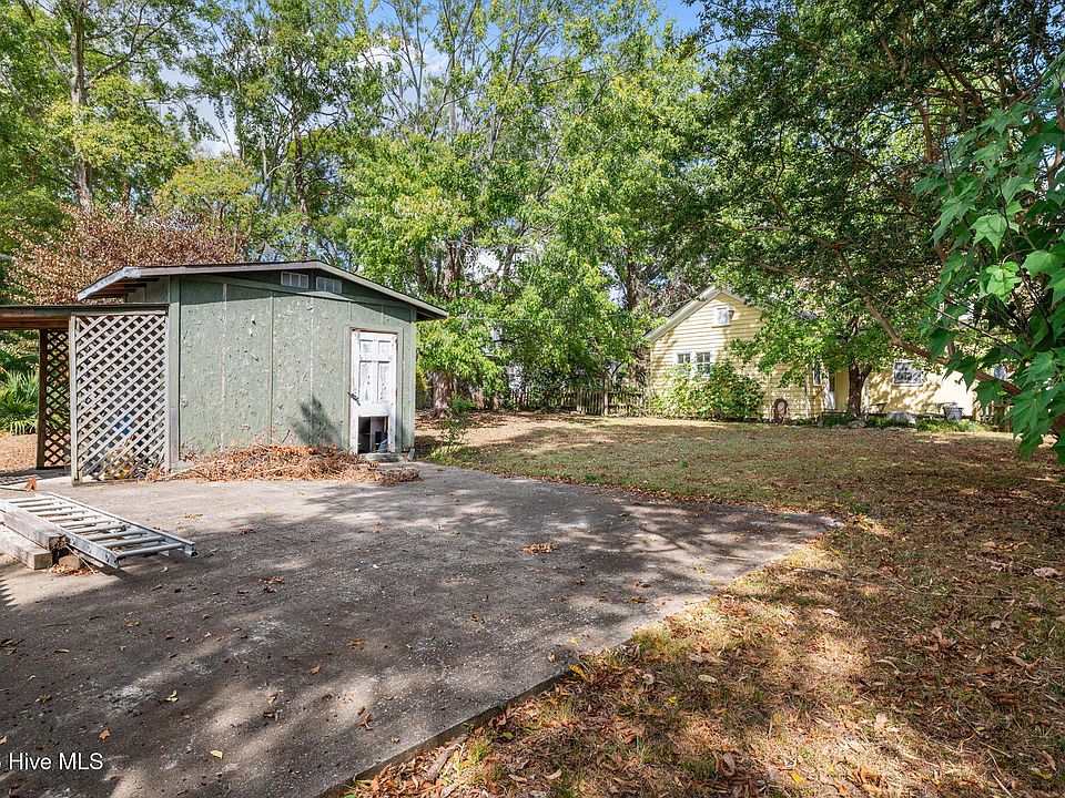 37th image of 609 E Main Street