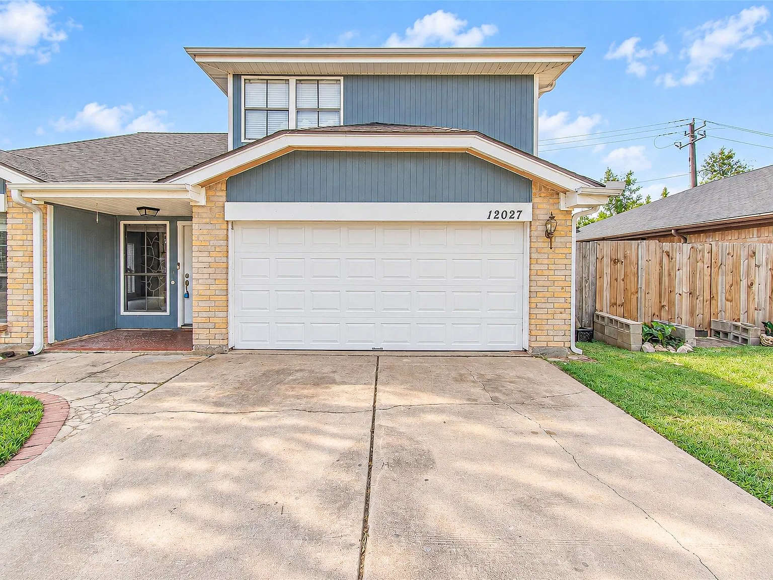 4 bed, 2.5 bath, 2128 sqft, $2,000 — Photo 2