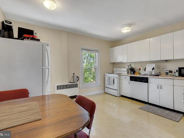 350 Green Ln #2R — Photo 7