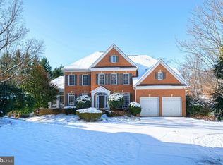 6697 Valley Brook Dr, Falls Church, VA 22044