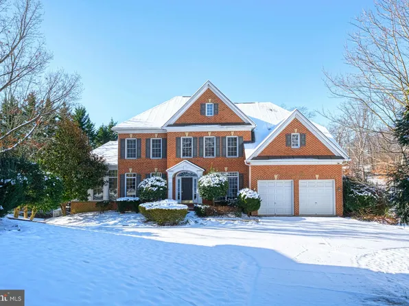 6697 Valley Brook Dr, Falls Church, VA 22044