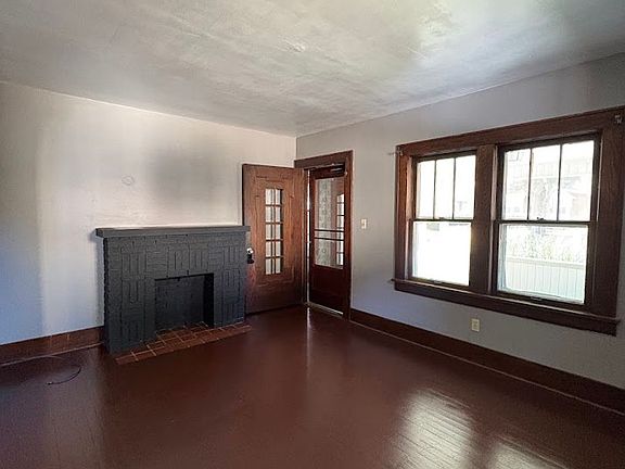 2nd image of 2549 Elmwood St #2551