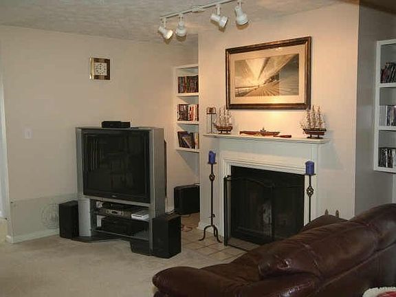 3rd image of 1002 Riverview Dr SE