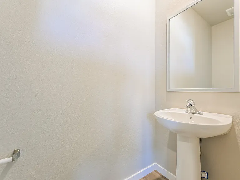 2140 Christina St — Photo 16