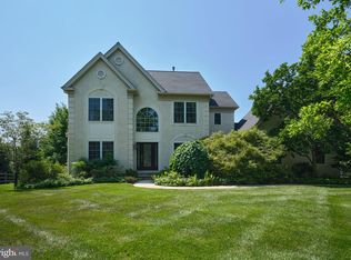 102 Parkside Dr, New Hope, PA 18938