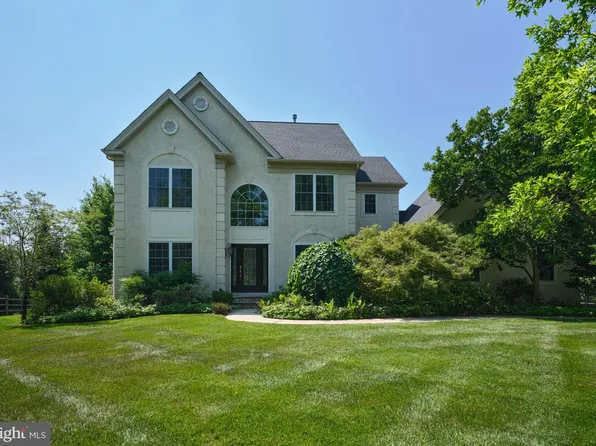102 Parkside Dr, New Hope, PA 18938