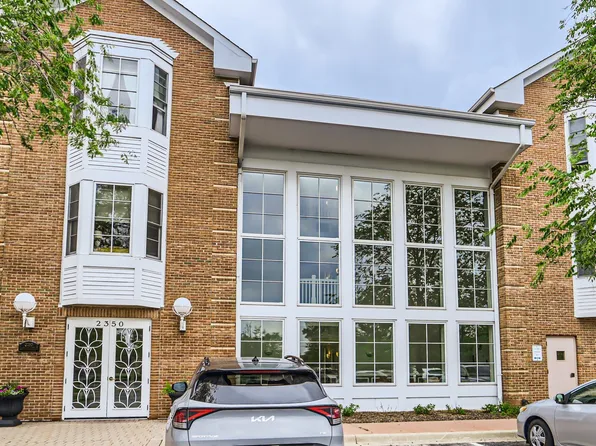 2350 Chestnut Ave Unit 104, Glenview, IL 60026