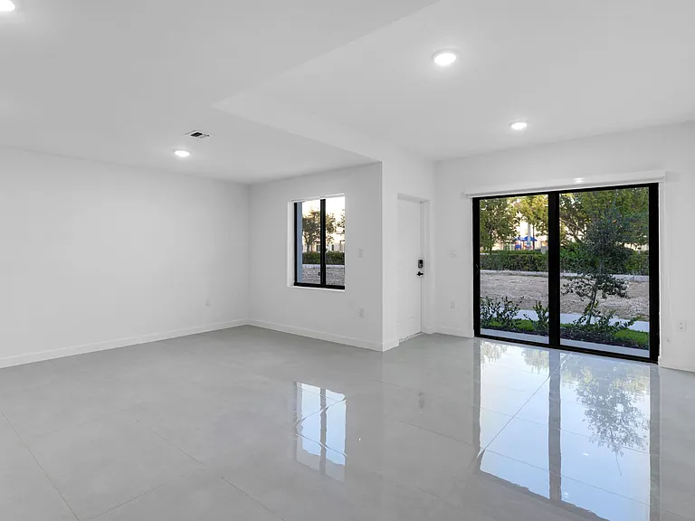 26103 SW 145th Ave — Photo 3