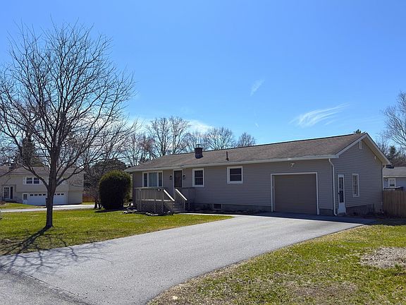 3rd image of 3 Green Knolls Lane