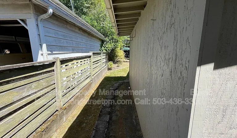 606 NW 28th St — Photo 16