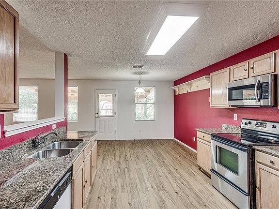 3rd image of 2904 Montague Trl