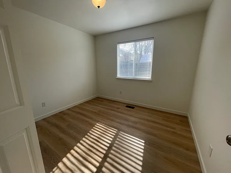 3144 S Virginia Ave — Photo 19