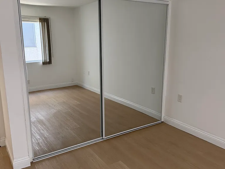 2550 S Barrington Ave #204 — Photo 17