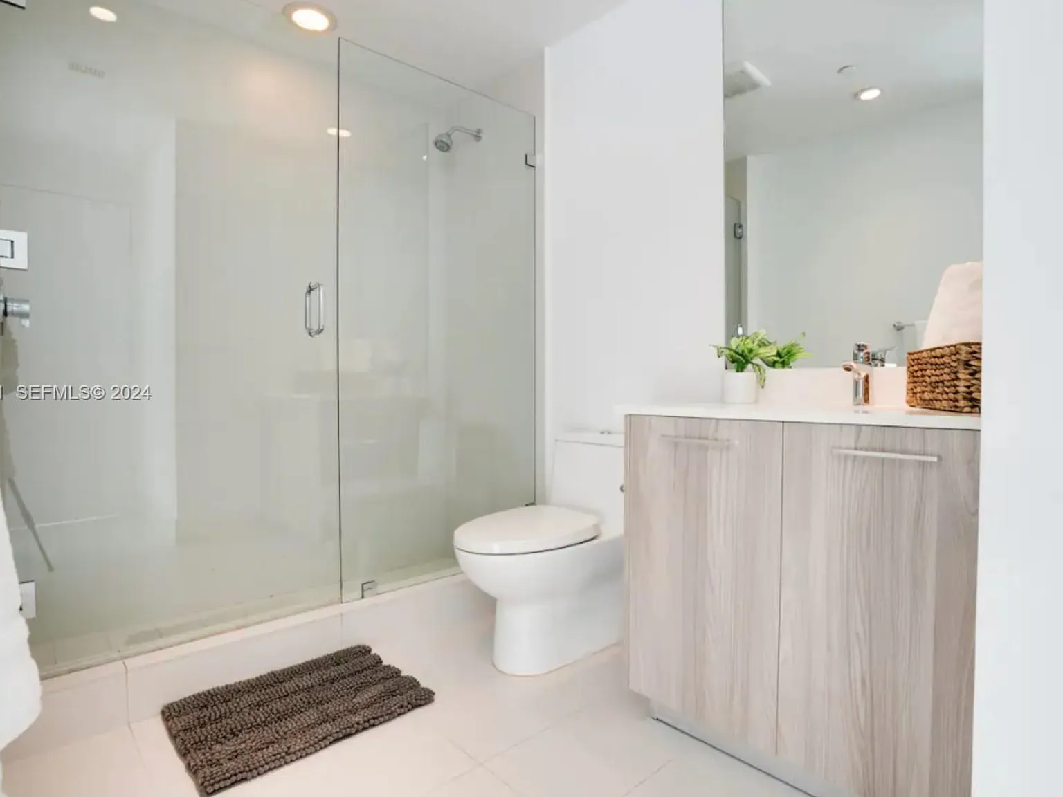 2 bed, 944 sqft, $4,500 — Photo 4
