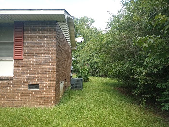 2nd image of 699 Boyd Rd